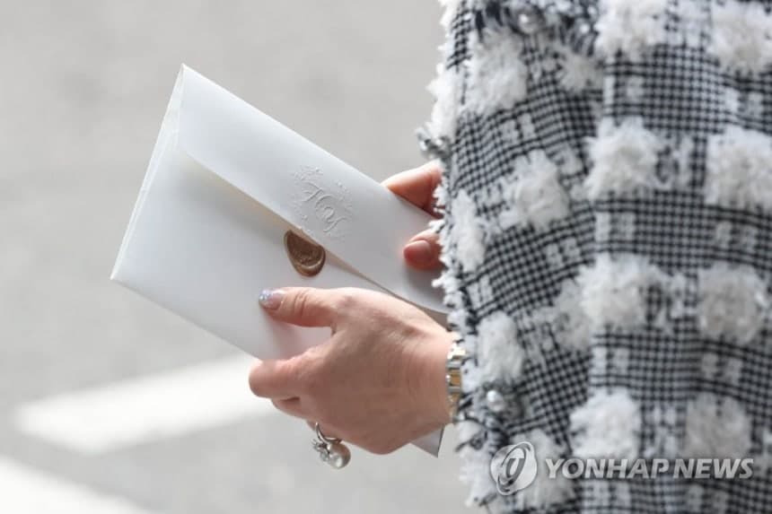 [샷!] 탈세 품앗이…청첩장이 천원에 팔린다